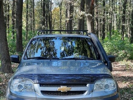 Сірий Шевроле Нива, об'ємом двигуна 1.7 л та пробігом 205 тис. км за 6500 $, фото 1 на Automoto.ua