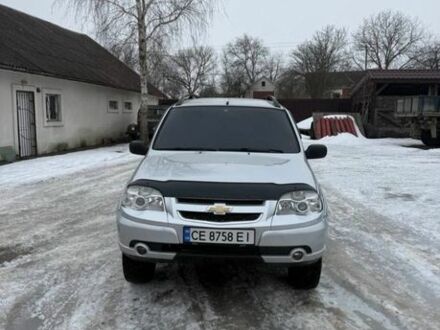 Сірий Шевроле Нива, об'ємом двигуна 1.69 л та пробігом 335 тис. км за 5200 $, фото 1 на Automoto.ua