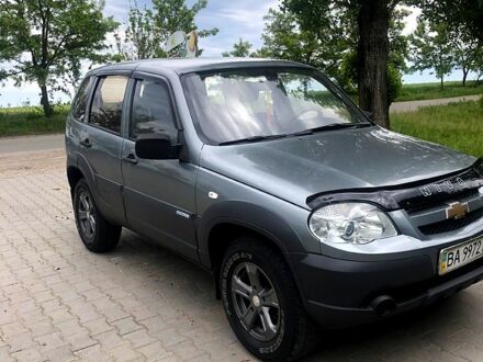 Шевроле Нива 2011 у Первомайськ на Automoto.ua Сірий Шевроле Нива, об'ємом двигуна 1.7 л та пробігом 77 тис. км за 5300 $, фото 1 на Automoto.ua