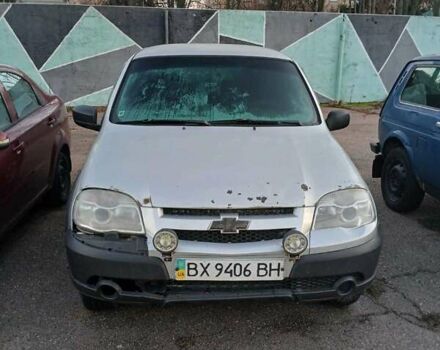 Серый Шевроле Нива, объемом двигателя 1.69 л и пробегом 80 тыс. км за 4000 $, фото 1 на Automoto.ua