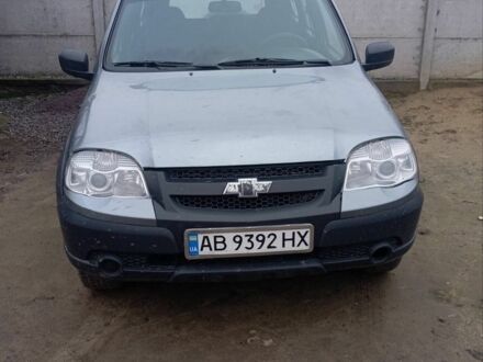 Серый Шевроле Нива, объемом двигателя 1.7 л и пробегом 250 тыс. км за 3600 $, фото 1 на Automoto.ua