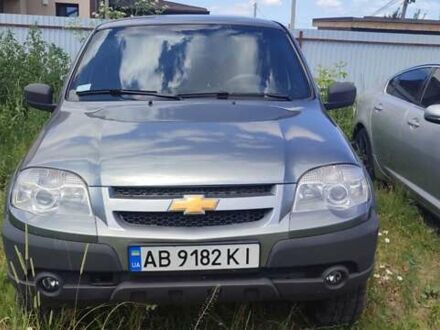 Сірий Шевроле Нива, об'ємом двигуна 1.69 л та пробігом 50 тис. км за 4500 $, фото 1 на Automoto.ua