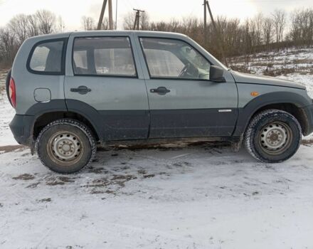 Серый Шевроле Нива, объемом двигателя 1.7 л и пробегом 396 тыс. км за 3500 $, фото 1 на Automoto.ua