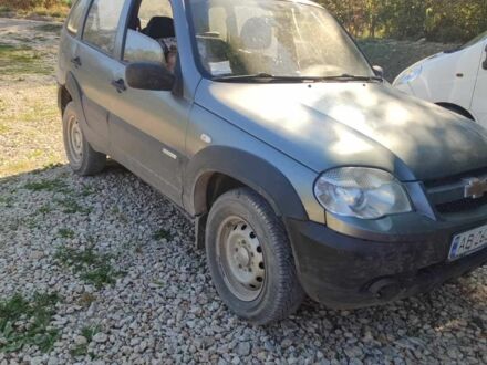 Шевроле Нива 2012 в Крыжополе на Automoto.ua Серый Шевроле Нива, объемом двигателя 1.7 л и пробегом 235 тыс. км за 4336 $, фото 1 на Automoto.ua