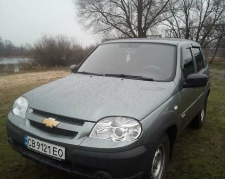 Серый Шевроле Нива, объемом двигателя 1.69 л и пробегом 157 тыс. км за 5500 $, фото 1 на Automoto.ua