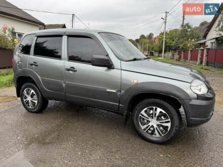 Сірий Шевроле Нива, об'ємом двигуна 1.69 л та пробігом 140 тис. км за 5500 $, фото 1 на Automoto.ua