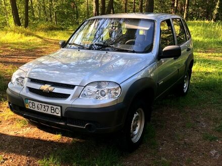 Сірий Шевроле Нива, об'ємом двигуна 1.7 л та пробігом 150 тис. км за 5600 $, фото 1 на Automoto.ua