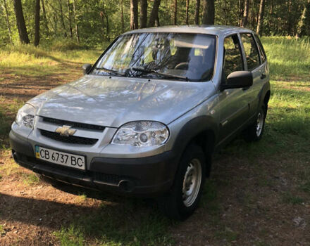 Серый Шевроле Нива, объемом двигателя 1.69 л и пробегом 150 тыс. км за 5600 $, фото 1 на Automoto.ua