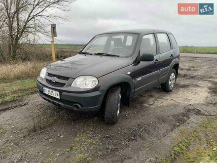 Серый Шевроле Нива, объемом двигателя 1.69 л и пробегом 188 тыс. км за 5700 $, фото 1 на Automoto.ua