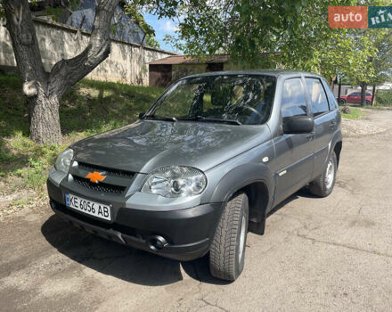 Серый Шевроле Нива, объемом двигателя 1.7 л и пробегом 238 тыс. км за 5500 $, фото 1 на Automoto.ua