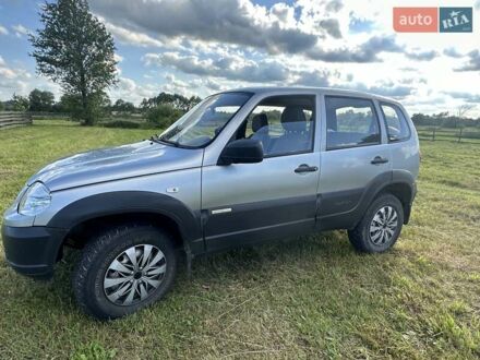 Шевроле Нива 2015 в Довбыш на Automoto.ua Серый Шевроле Нива, объемом двигателя 1.69 л и пробегом 135 тыс. км за 5800 $, фото 1 на Automoto.ua
