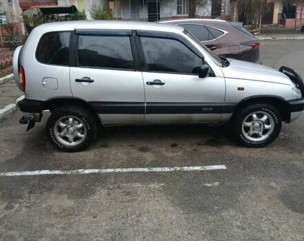 Серый Шевроле Нива, объемом двигателя 1.7 л и пробегом 210 тыс. км за 3500 $, фото 1 на Automoto.ua