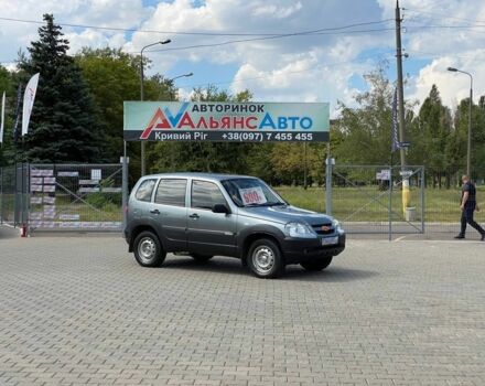 Серый Шевроле Нива, объемом двигателя 1.7 л и пробегом 238 тыс. км за 5400 $, фото 1 на Automoto.ua
