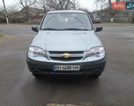 Серый Шевроле Нива, объемом двигателя 1.69 л и пробегом 64 тыс. км за 7000 $, фото 1 на Automoto.ua