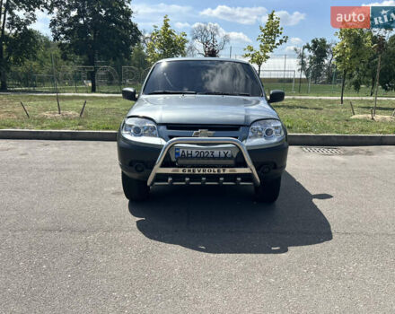 Серый Шевроле Нива, объемом двигателя 1.69 л и пробегом 118 тыс. км за 5700 $, фото 1 на Automoto.ua