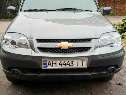 Серый Шевроле Нива, объемом двигателя 1.69 л и пробегом 140 тыс. км за 5700 $, фото 1 на Automoto.ua