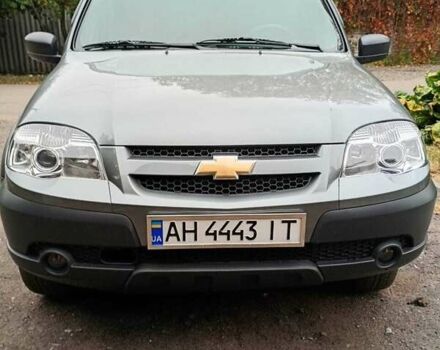 Серый Шевроле Нива, объемом двигателя 1.69 л и пробегом 140 тыс. км за 5700 $, фото 1 на Automoto.ua