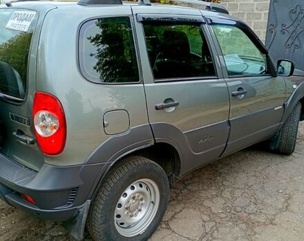 Серый Шевроле Нива, объемом двигателя 1.7 л и пробегом 140 тыс. км за 6000 $, фото 1 на Automoto.ua