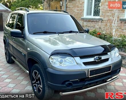 Серый Шевроле Нива, объемом двигателя 1.7 л и пробегом 125 тыс. км за 8200 $, фото 1 на Automoto.ua