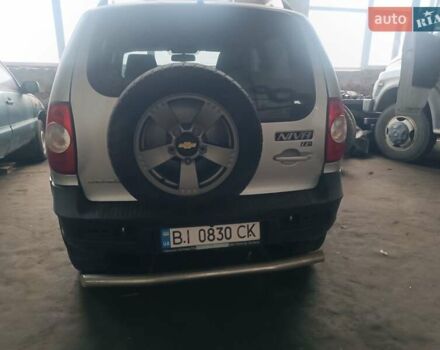Сірий Шевроле Нива, об'ємом двигуна 1.7 л та пробігом 110 тис. км за 7000 $, фото 1 на Automoto.ua