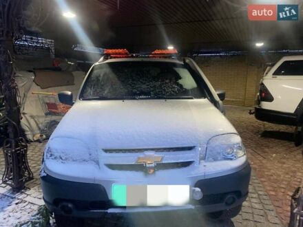 Серый Шевроле Нива, объемом двигателя 1.7 л и пробегом 87 тыс. км за 7500 $, фото 1 на Automoto.ua