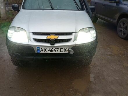 Серый Шевроле Нива, объемом двигателя 1.7 л и пробегом 87 тыс. км за 7500 $, фото 1 на Automoto.ua