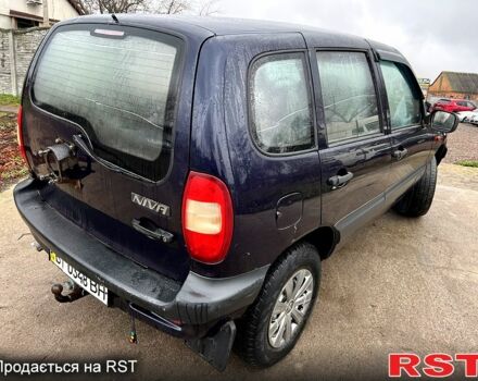Синий Шевроле Нива, объемом двигателя 1.7 л и пробегом 170 тыс. км за 2450 $, фото 5 на Automoto.ua