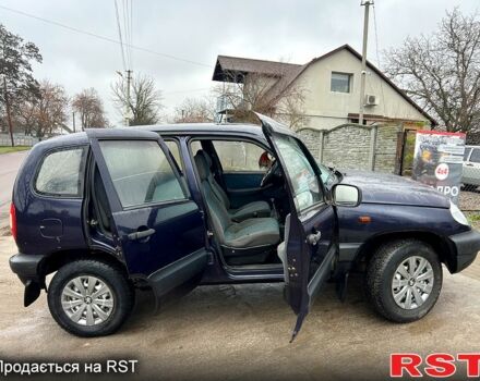 Синий Шевроле Нива, объемом двигателя 1.7 л и пробегом 170 тыс. км за 2450 $, фото 6 на Automoto.ua