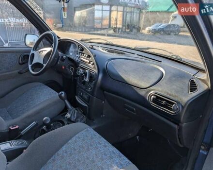 Синий Шевроле Нива, объемом двигателя 1.7 л и пробегом 244 тыс. км за 2300 $, фото 4 на Automoto.ua
