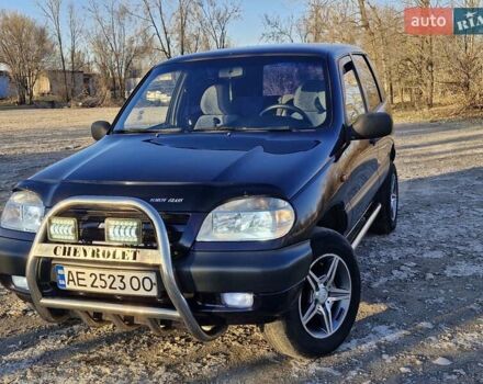 Синий Шевроле Нива, объемом двигателя 1.7 л и пробегом 145 тыс. км за 3500 $, фото 1 на Automoto.ua