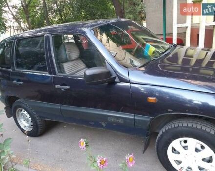 Синий Шевроле Нива, объемом двигателя 1.69 л и пробегом 160 тыс. км за 3800 $, фото 2 на Automoto.ua
