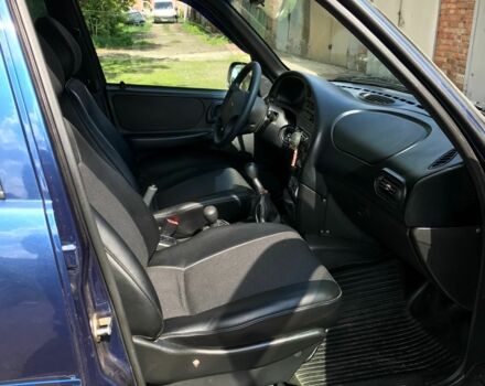 Синий Шевроле Нива, объемом двигателя 1.7 л и пробегом 35 тыс. км за 5000 $, фото 5 на Automoto.ua