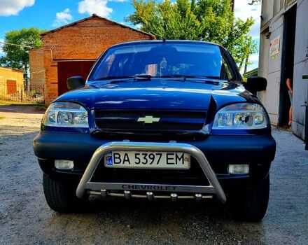 Синий Шевроле Нива, объемом двигателя 1.7 л и пробегом 282 тыс. км за 3999 $, фото 1 на Automoto.ua
