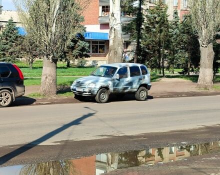 Синий Шевроле Нива, объемом двигателя 1.7 л и пробегом 196 тыс. км за 1200 $, фото 2 на Automoto.ua