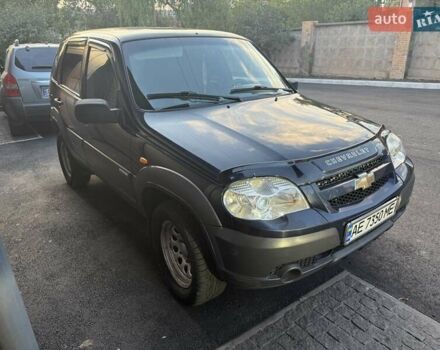 Синий Шевроле Нива, объемом двигателя 1.69 л и пробегом 180 тыс. км за 3900 $, фото 5 на Automoto.ua