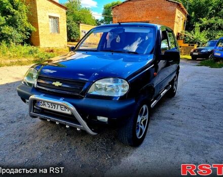 Синий Шевроле Нива, объемом двигателя 1.7 л и пробегом 282 тыс. км за 3999 $, фото 1 на Automoto.ua