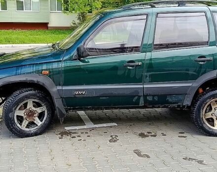 Зеленый Шевроле Нива, объемом двигателя 1.7 л и пробегом 165 тыс. км за 3200 $, фото 1 на Automoto.ua