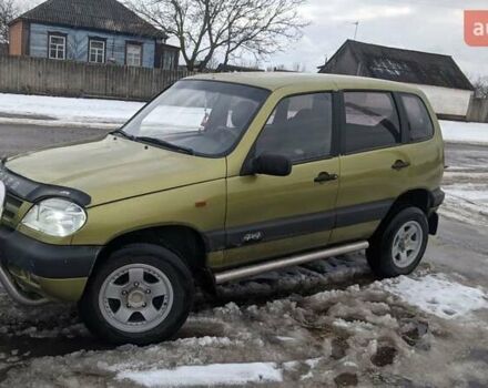 Зеленый Шевроле Нива, объемом двигателя 1.7 л и пробегом 315 тыс. км за 4500 $, фото 1 на Automoto.ua