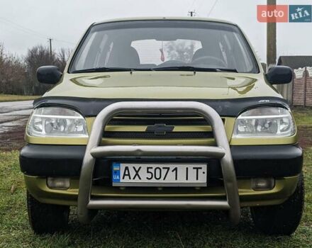 Зеленый Шевроле Нива, объемом двигателя 1.7 л и пробегом 315 тыс. км за 4500 $, фото 5 на Automoto.ua