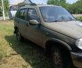 Зеленый Шевроле Нива, объемом двигателя 1.7 л и пробегом 300 тыс. км за 1919 $, фото 2 на Automoto.ua