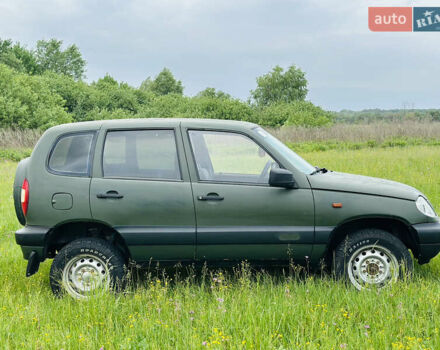 Зеленый Шевроле Нива, объемом двигателя 1.69 л и пробегом 136 тыс. км за 3200 $, фото 2 на Automoto.ua