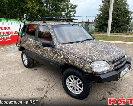 Зеленый Шевроле Нива, объемом двигателя 1.7 л и пробегом 263 тыс. км за 4700 $, фото 3 на Automoto.ua