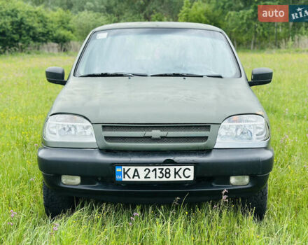 Зеленый Шевроле Нива, объемом двигателя 1.69 л и пробегом 136 тыс. км за 3200 $, фото 1 на Automoto.ua