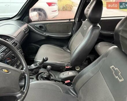 Зеленый Шевроле Нива, объемом двигателя 1.69 л и пробегом 260 тыс. км за 4000 $, фото 9 на Automoto.ua