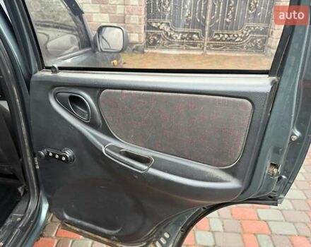 Зеленый Шевроле Нива, объемом двигателя 1.69 л и пробегом 260 тыс. км за 4000 $, фото 5 на Automoto.ua