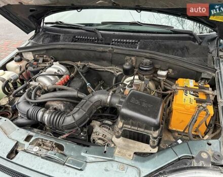 Зеленый Шевроле Нива, объемом двигателя 1.69 л и пробегом 260 тыс. км за 4000 $, фото 3 на Automoto.ua