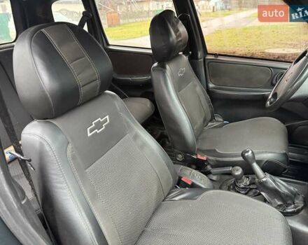 Зеленый Шевроле Нива, объемом двигателя 1.69 л и пробегом 260 тыс. км за 4000 $, фото 1 на Automoto.ua