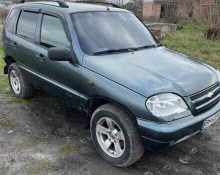 Зеленый Шевроле Нива, объемом двигателя 1.69 л и пробегом 120 тыс. км за 4900 $, фото 4 на Automoto.ua