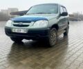 Зеленый Шевроле Нива, объемом двигателя 1.6 л и пробегом 190 тыс. км за 3900 $, фото 1 на Automoto.ua