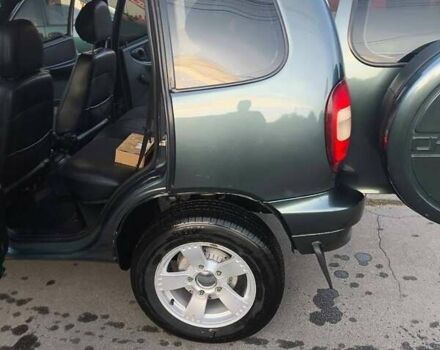 Зеленый Шевроле Нива, объемом двигателя 1.69 л и пробегом 88 тыс. км за 5800 $, фото 7 на Automoto.ua